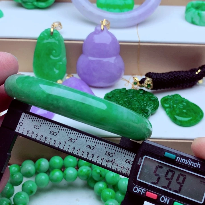 翡翠未镶嵌手镯．．．．．