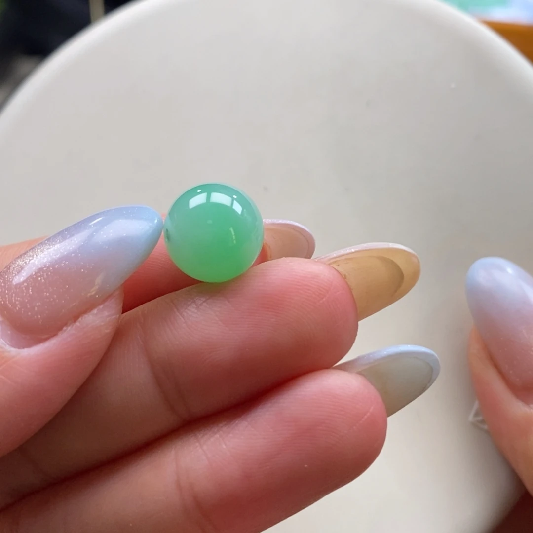 翡翠颈饰未镶嵌翡翠苹果绿珠卡12m