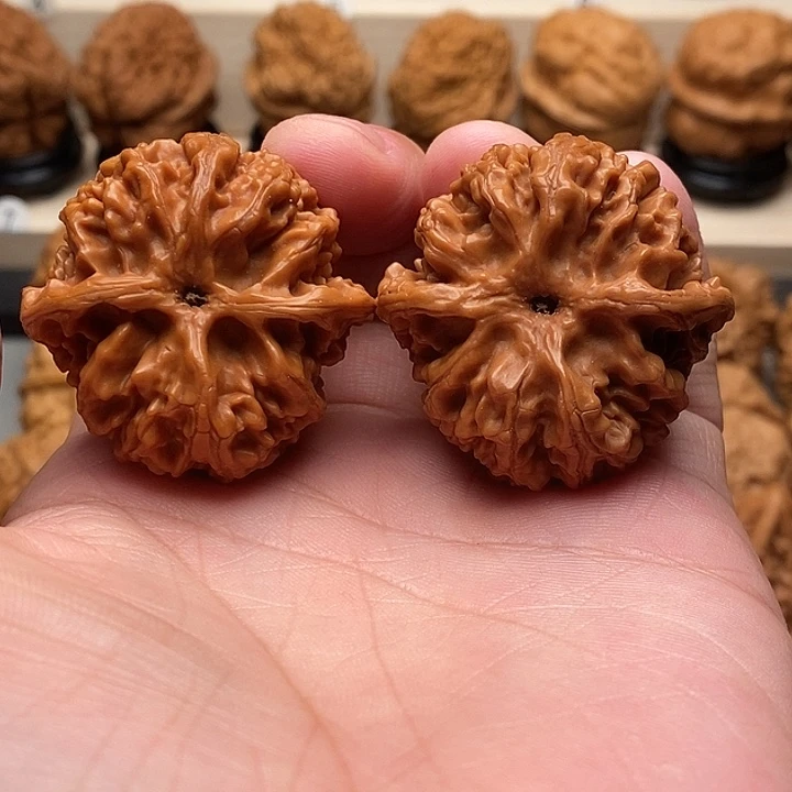 文玩核桃把件………………………………