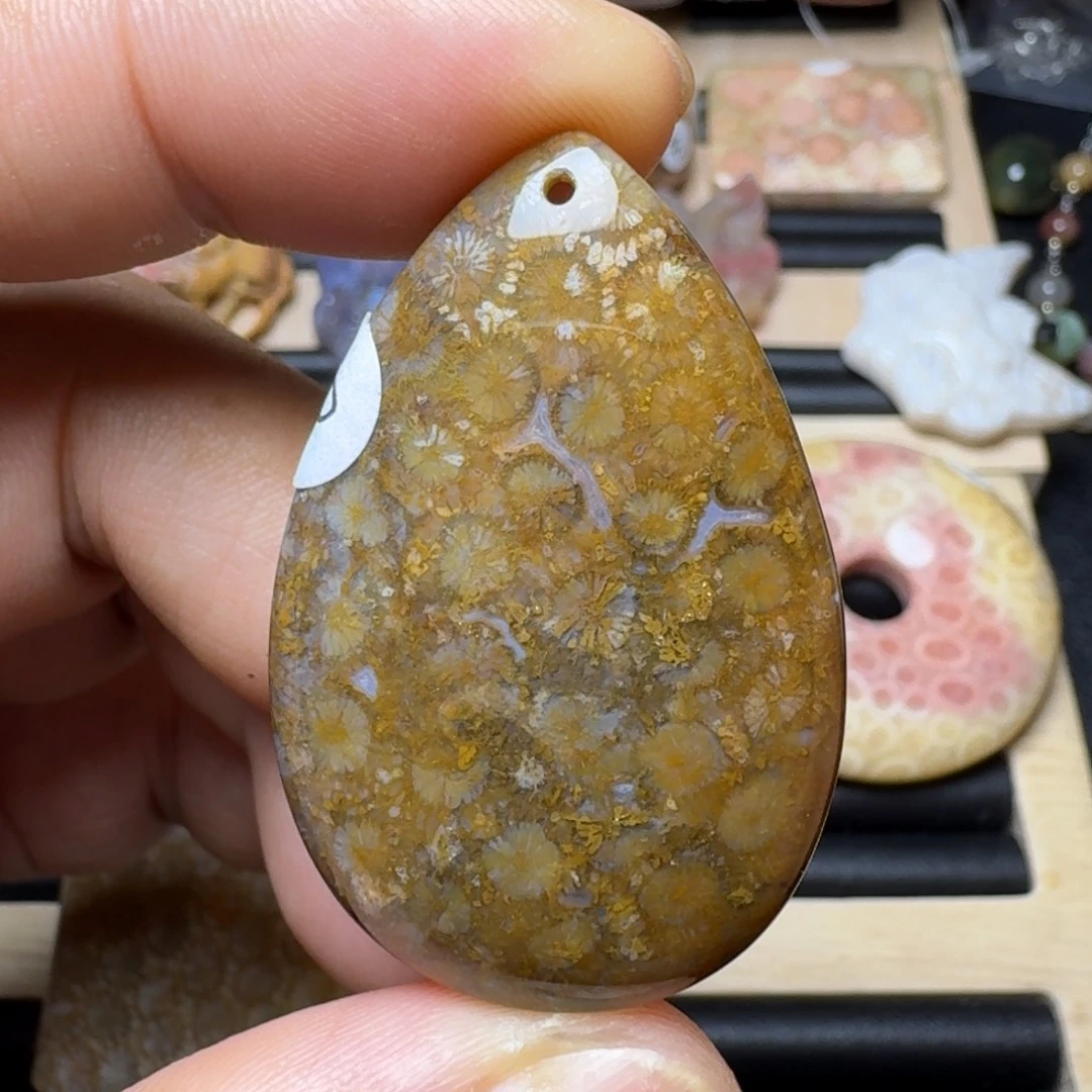 未镶嵌纯天然色有机玉石保真色硅化玉