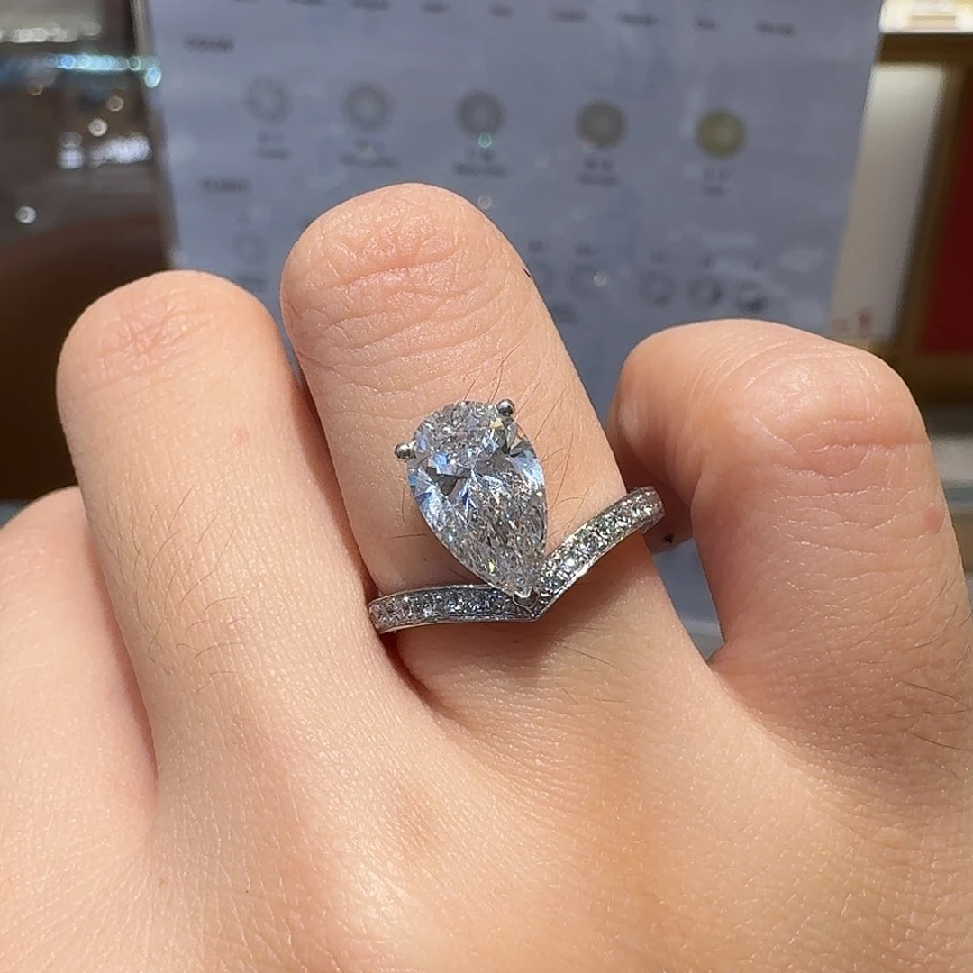 18K金镶嵌合成钻石