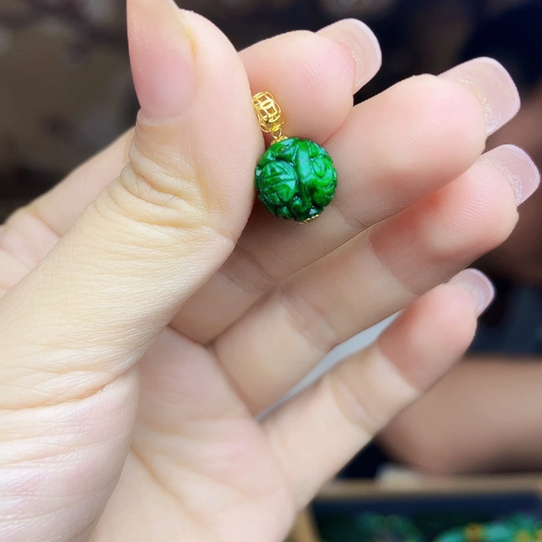 翡翠18K金镶嵌颈饰吊坠