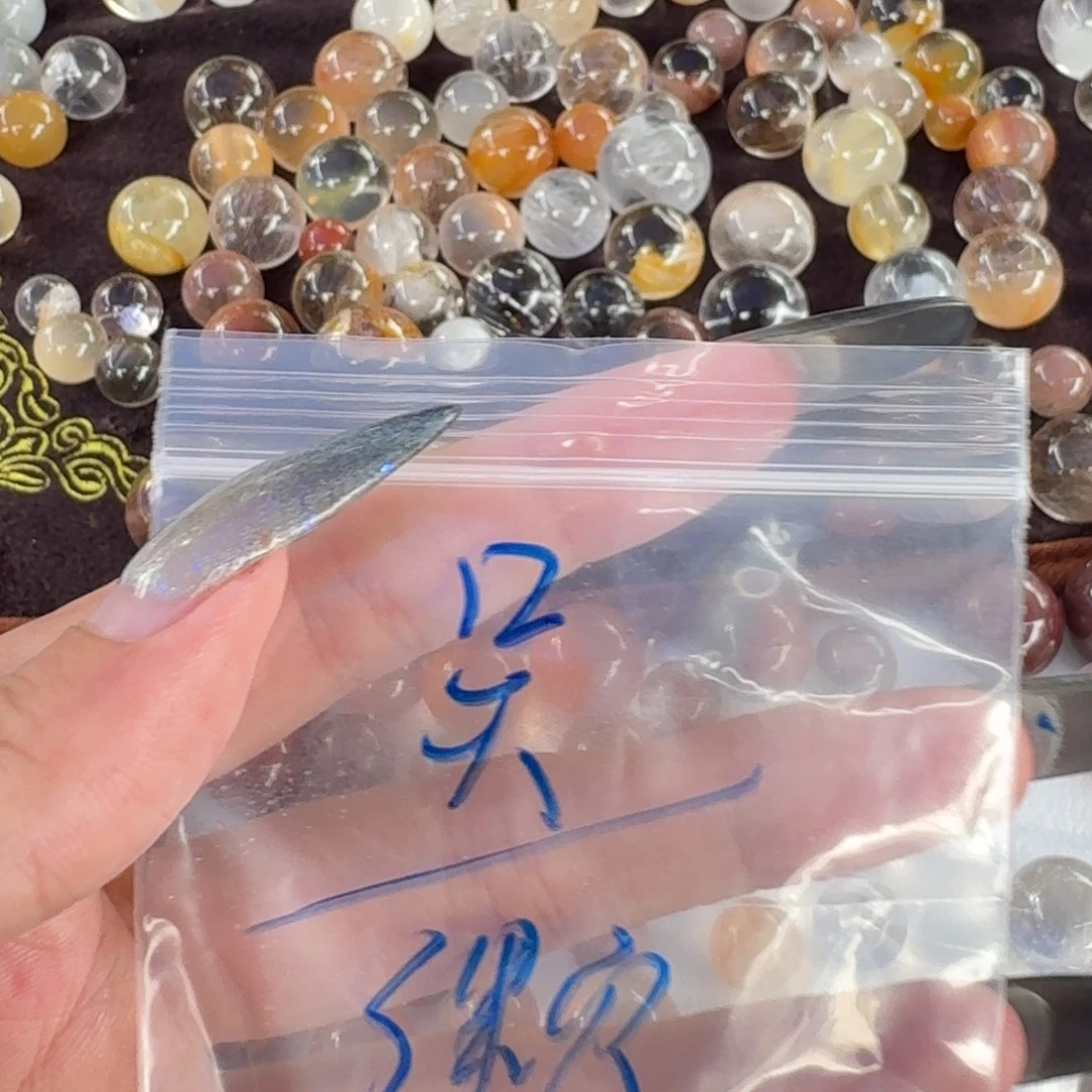 吴***谊未镶嵌颈饰水晶雕刻