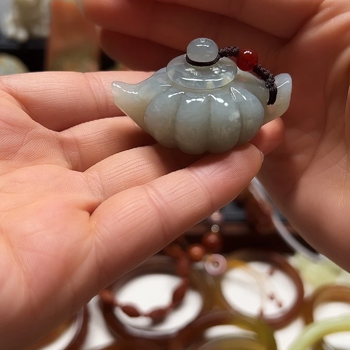 蛇纹石玉吊坠未镶嵌