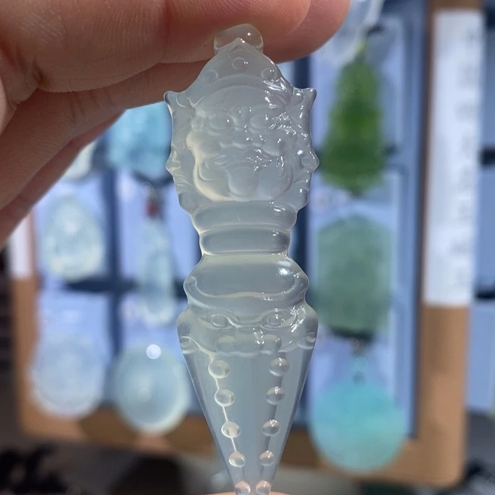 岫玉未镶嵌颈饰吊坠