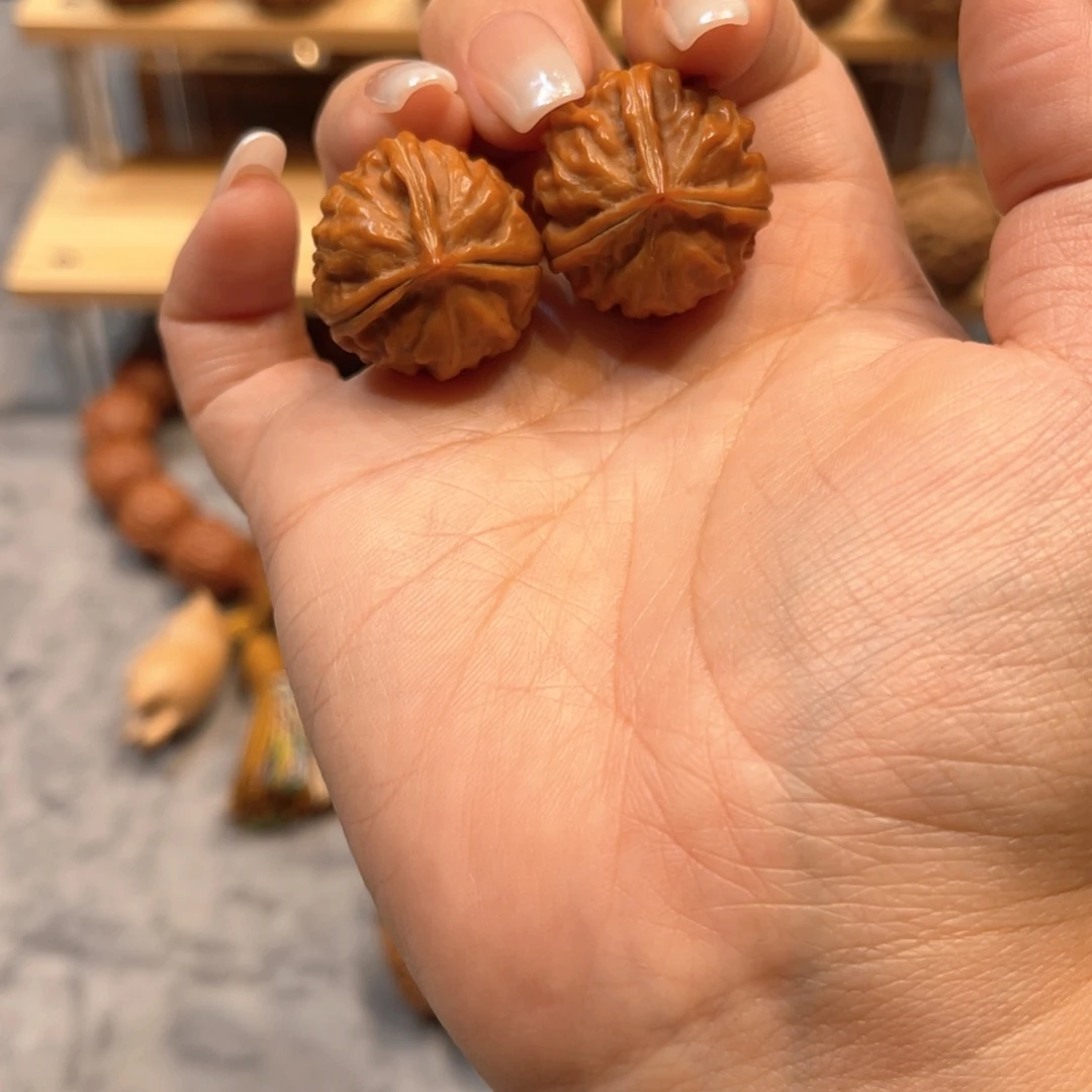 跃****把件文玩核桃三棱全品