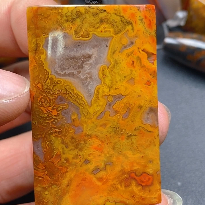 玛瑙/玉髓颈饰未镶嵌白*人