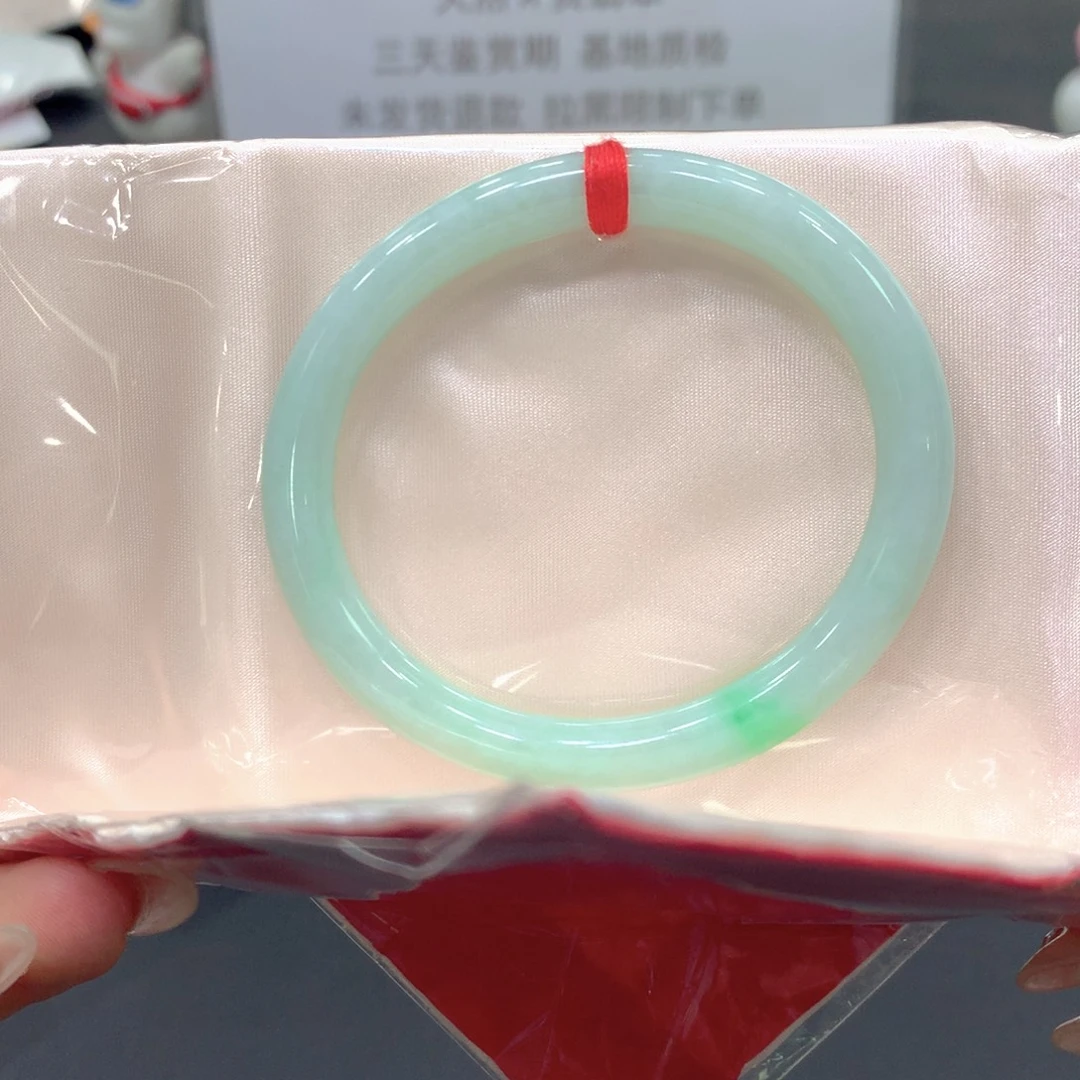 翡翠未镶嵌手镯54贵妃