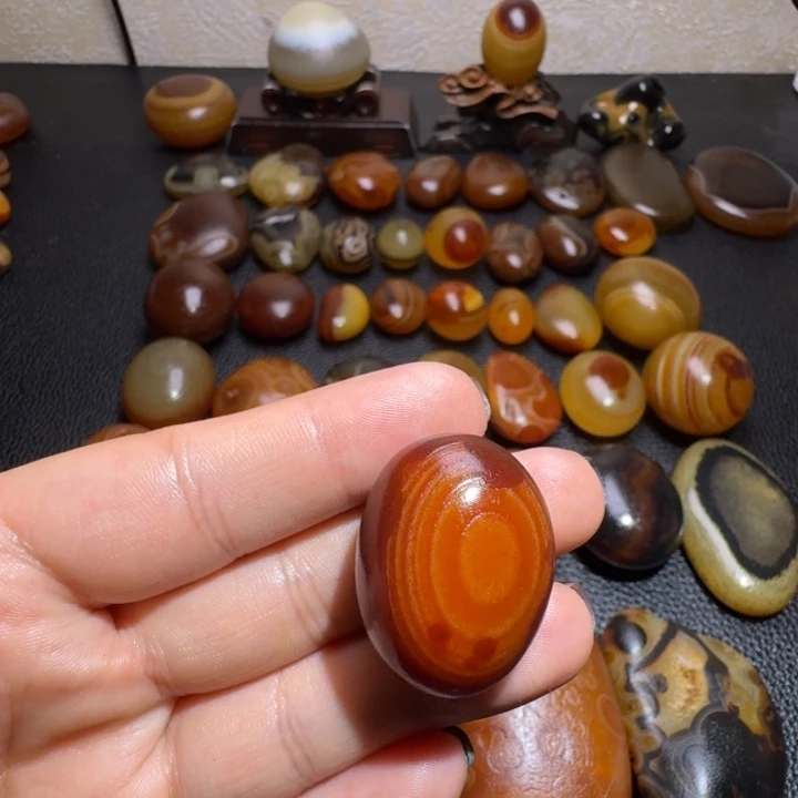 迷***头砖雕马达加斯加奇石手把件