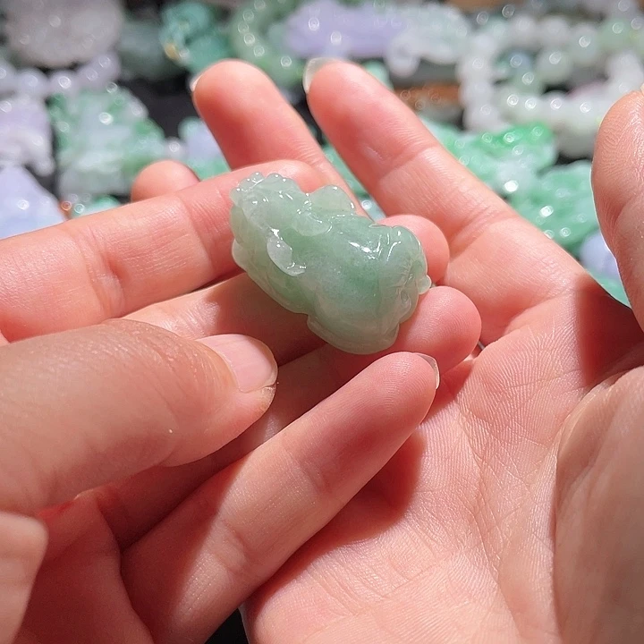 翡翠未镶嵌颈饰天