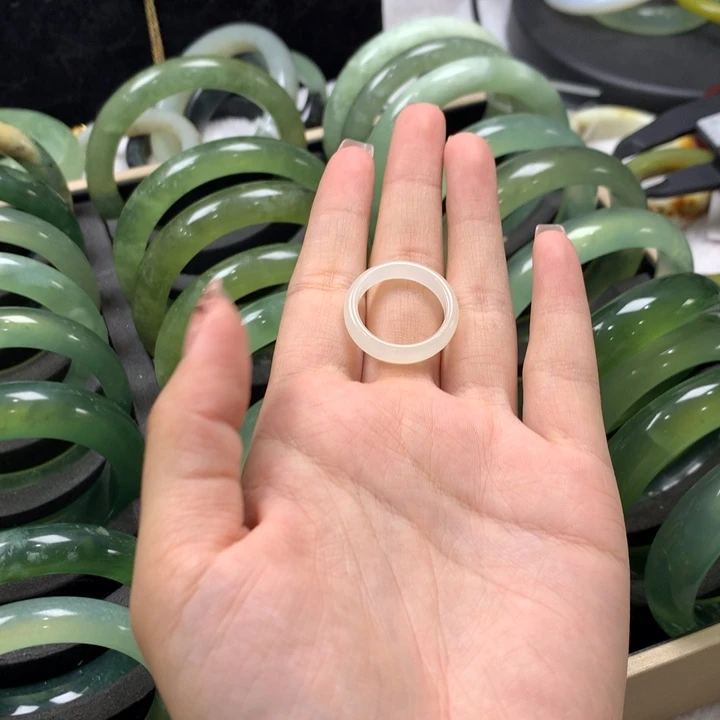 未镶嵌蛇纹石玉手镯