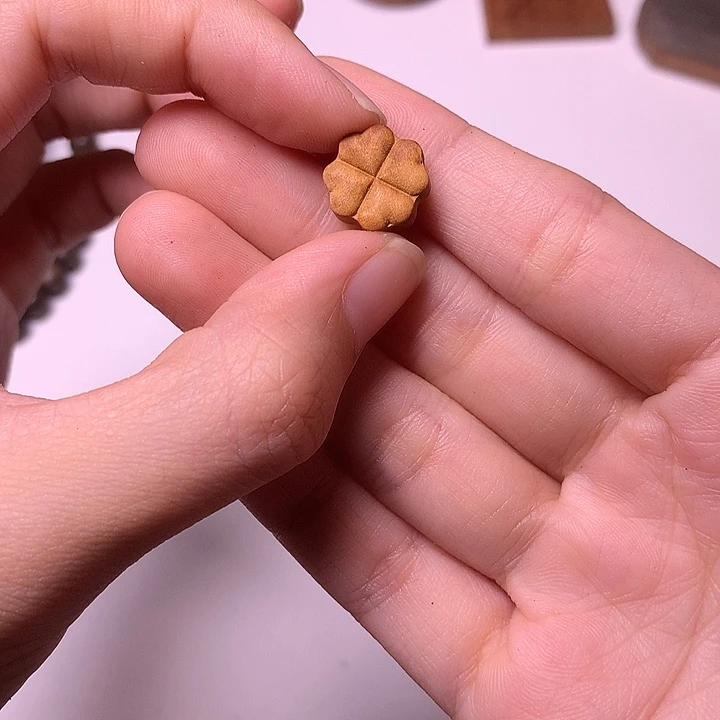 檀香木无事牌檀香四叶草