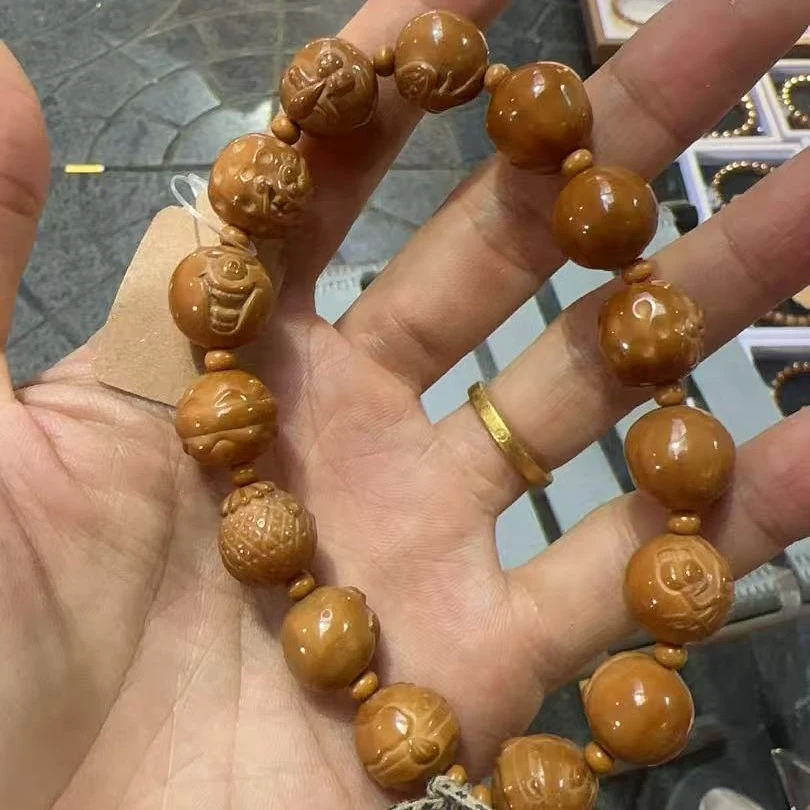 赵小丹猴头雕刻海绵宝宝14mm左右