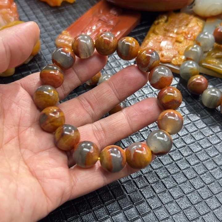 石英质玉（黄龙玉）颈饰未镶嵌木***室