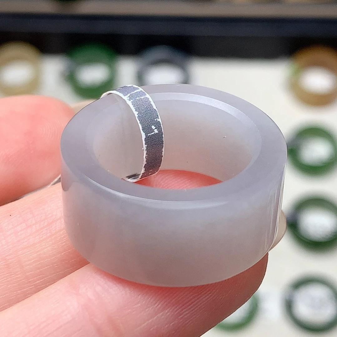 未镶嵌戒指和田玉