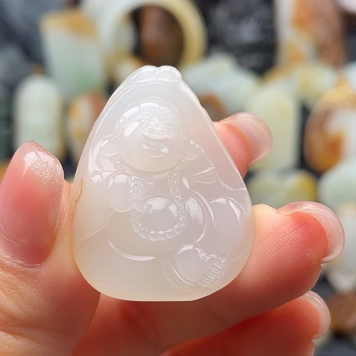 萌***猛和田玉未镶嵌颈饰