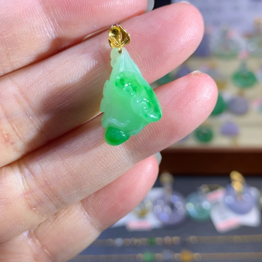 翡翠18K金镶嵌颈饰