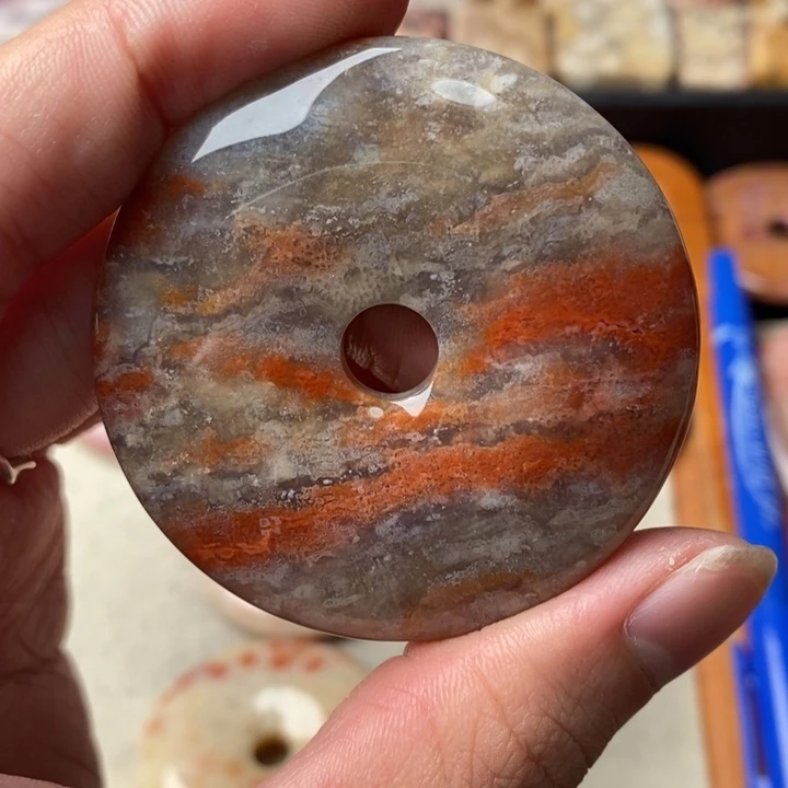 硅化玉颈饰未镶嵌利****?