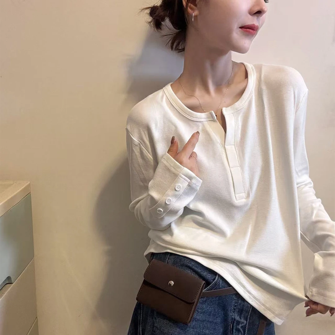 韩版V领长袖T恤女早秋新款设计感纽扣装饰体恤打底衫纯色上衣潮