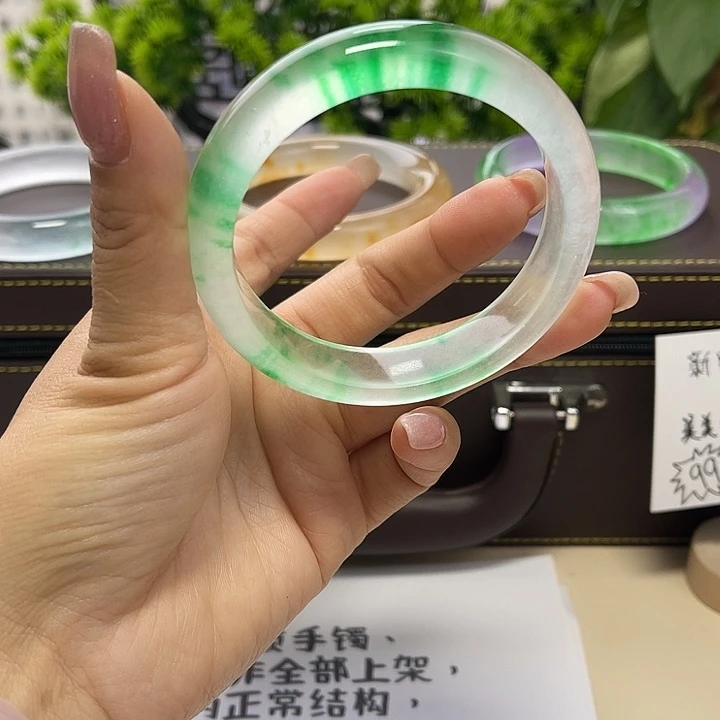石英岩玉未镶嵌手镯