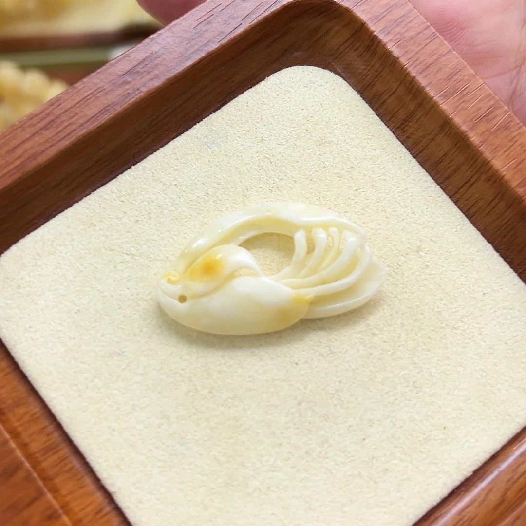 蜜蜡未镶嵌珠宝奇石