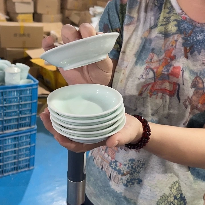 瓷片青瓷味碟六个，微瑕包邮