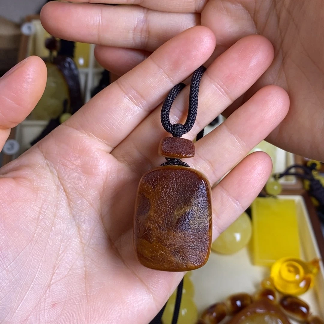 余***生未镶嵌蜜蜡裸石大漠