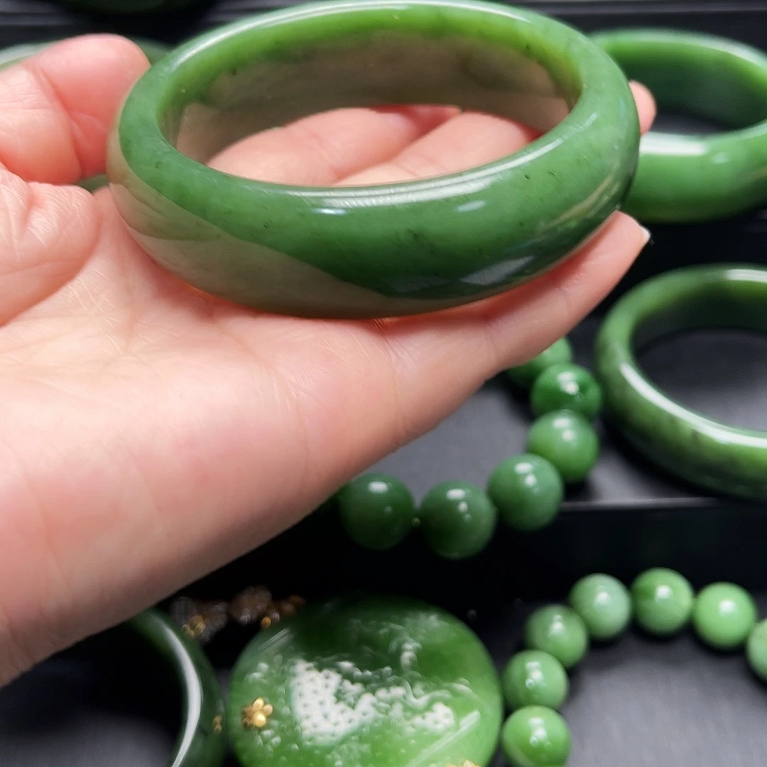 和田玉（碧玉）未镶嵌手镯