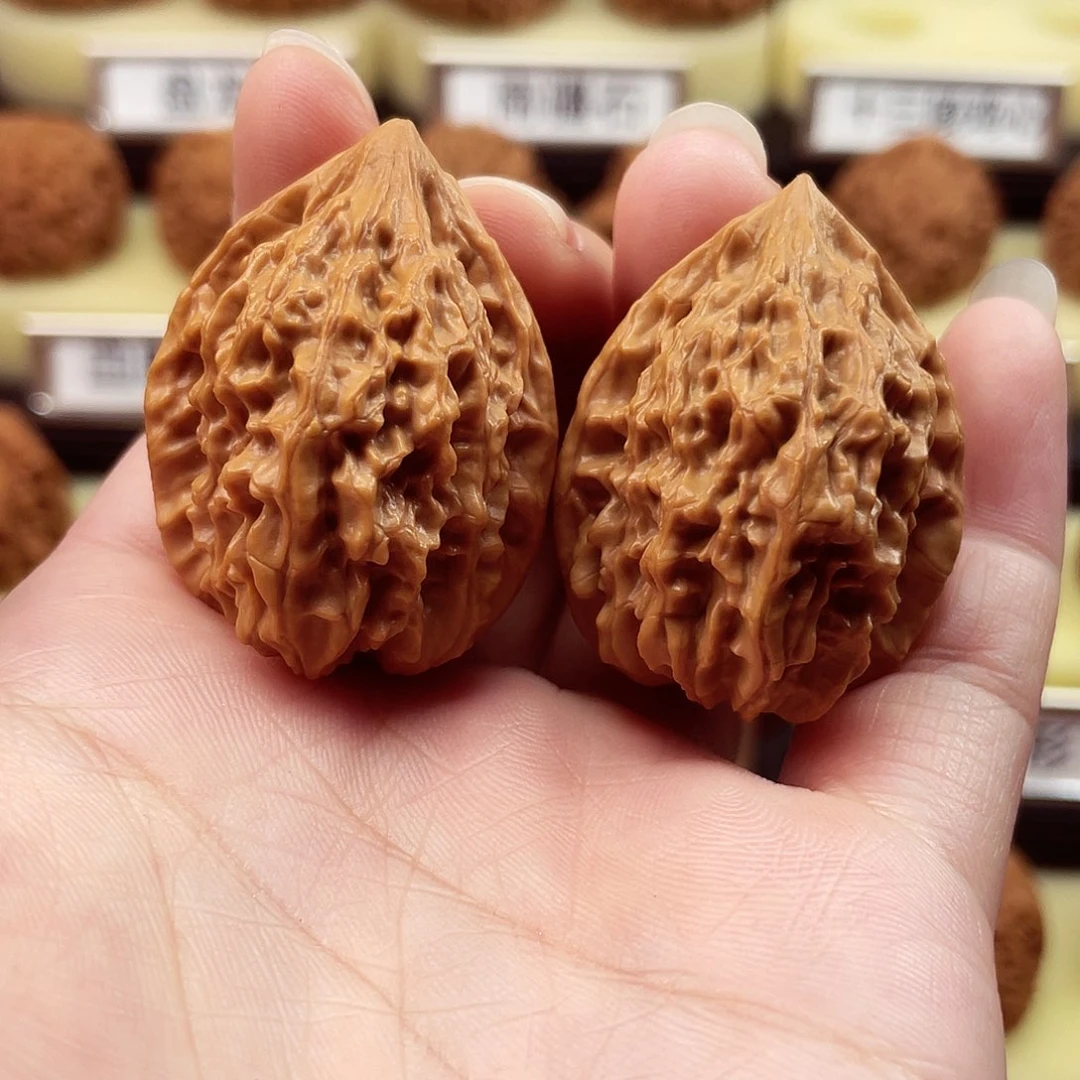 文玩核桃把件十三陵鸡心30全品