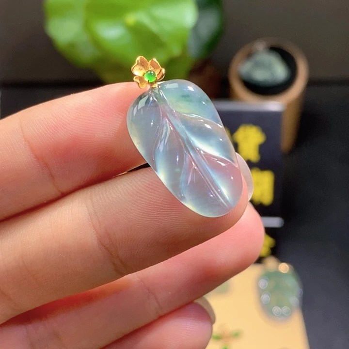颈饰未镶嵌翡翠吊坠