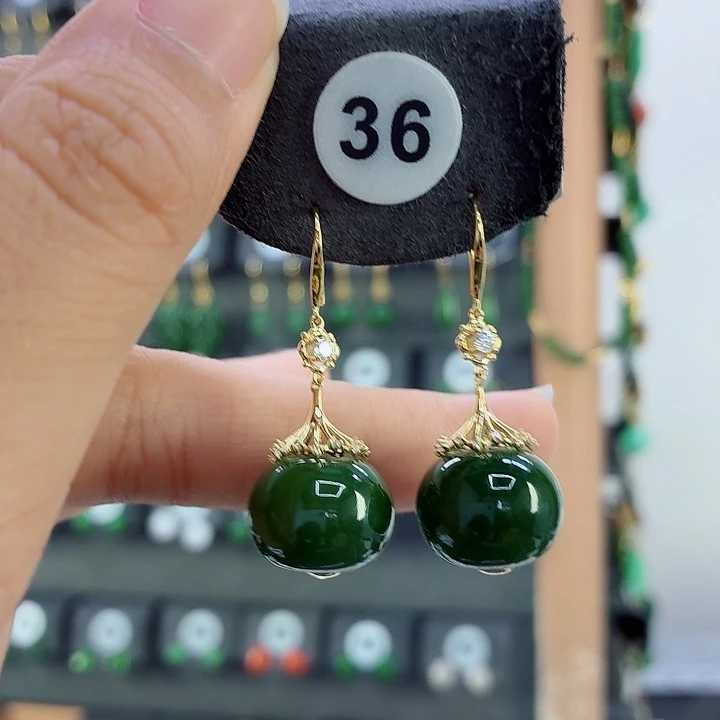 18K金镶嵌和田玉耳饰