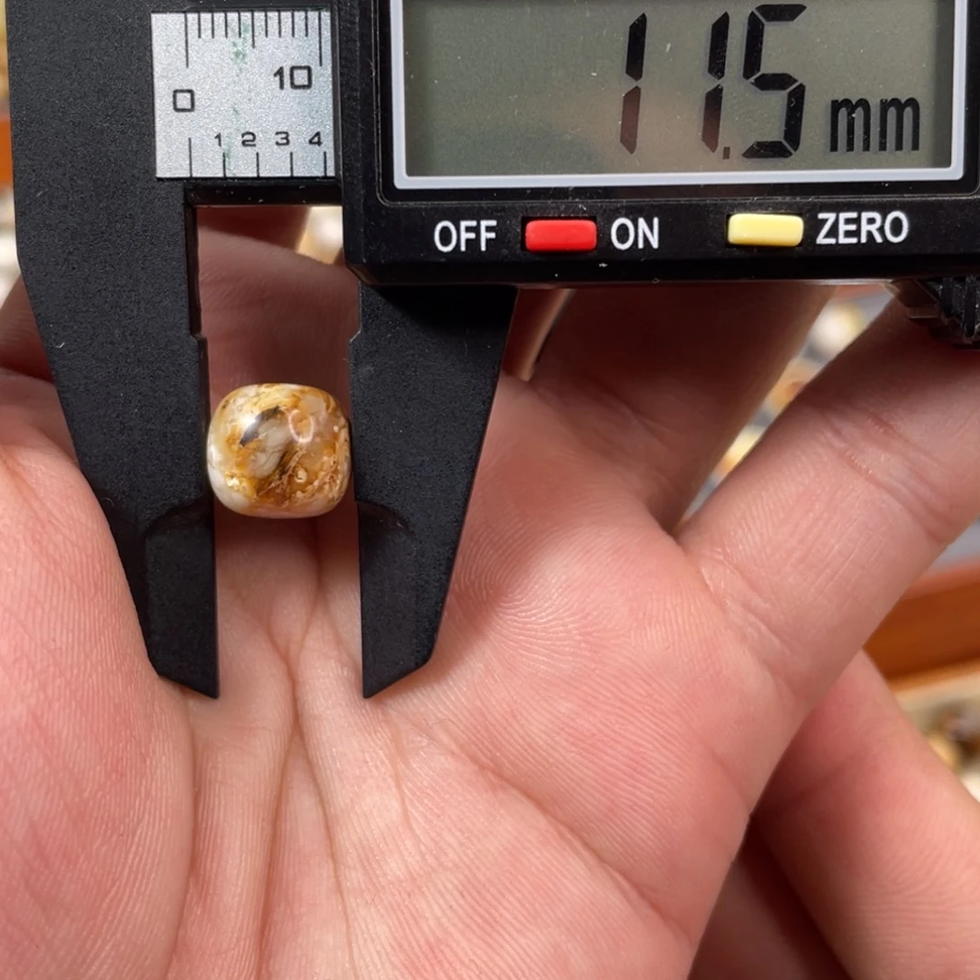 琥珀未镶嵌珠宝奇石微瑕有气孔