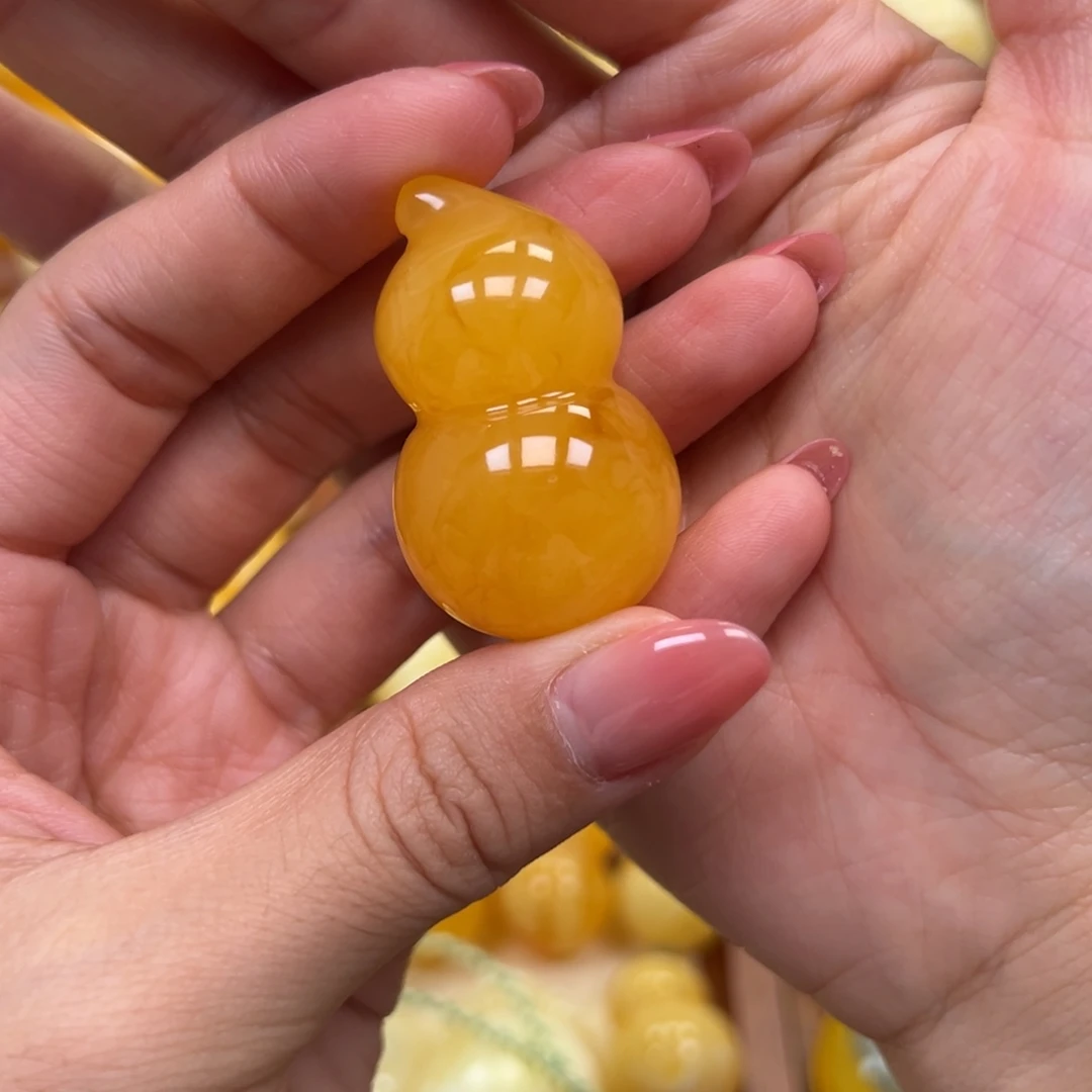 g***u琥珀未镶嵌颈饰蜜蜡