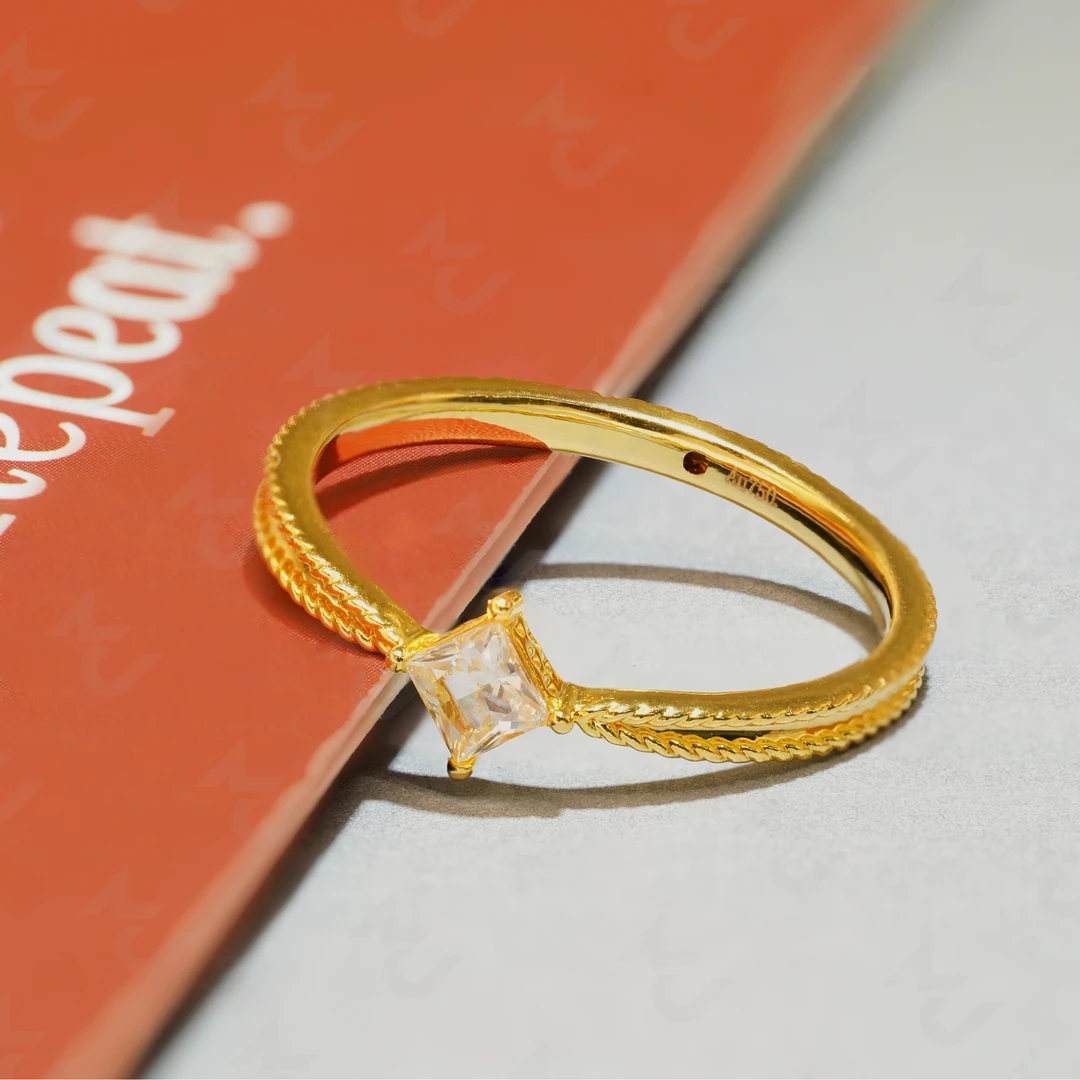 18K金经典方钻戒指【QL07482】