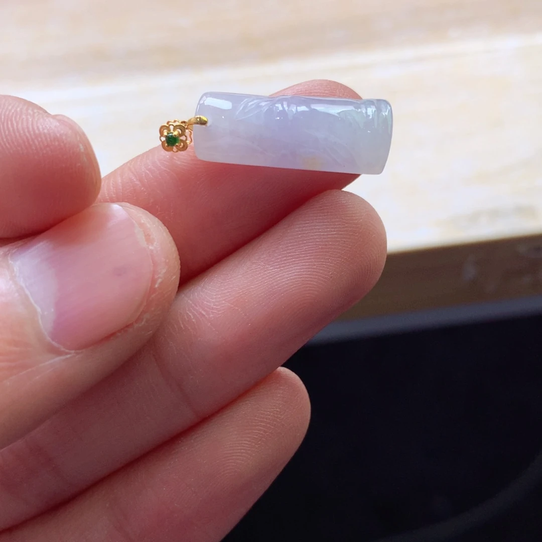 翡翠颈饰18K金镶嵌吊坠