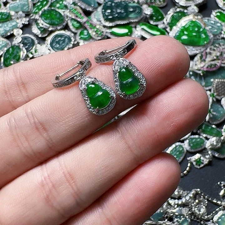 翡翠颈饰未镶嵌天然A货翡翠放漏