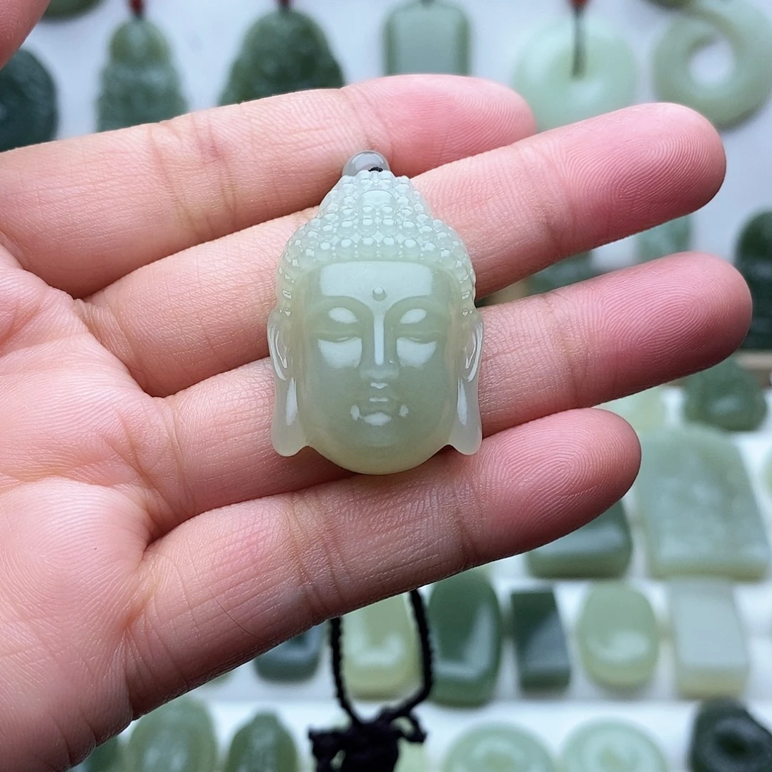 ****7和田玉未镶嵌颈饰