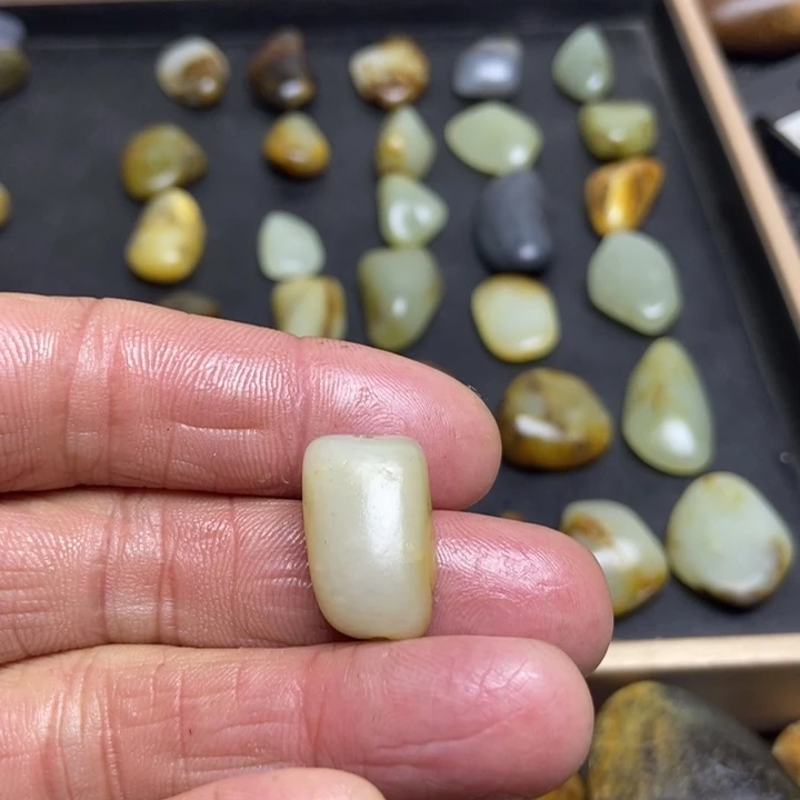 唐***g和田玉（糖玉）未镶嵌珠宝奇石