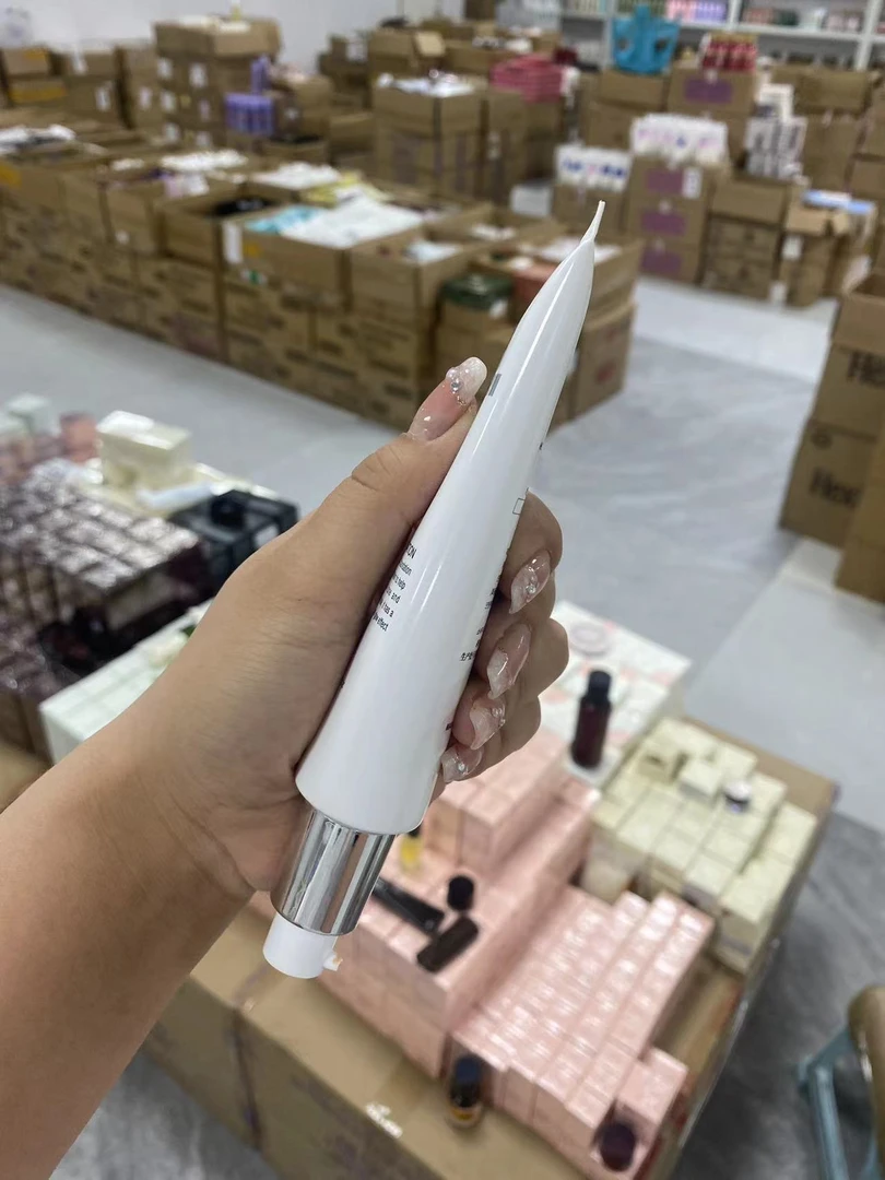 水亮光感粉底液.