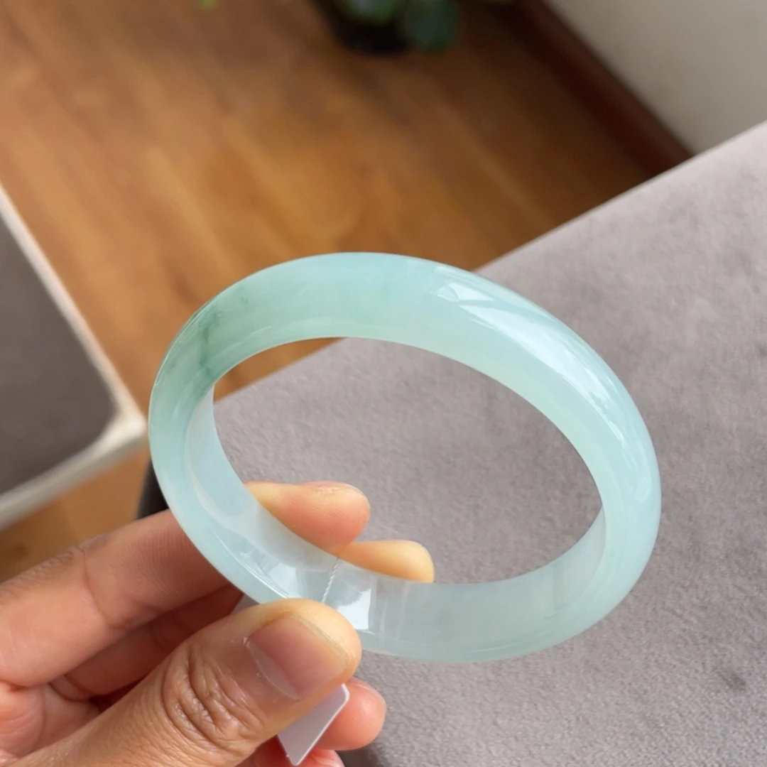 翡翠未镶嵌手镯贵妃