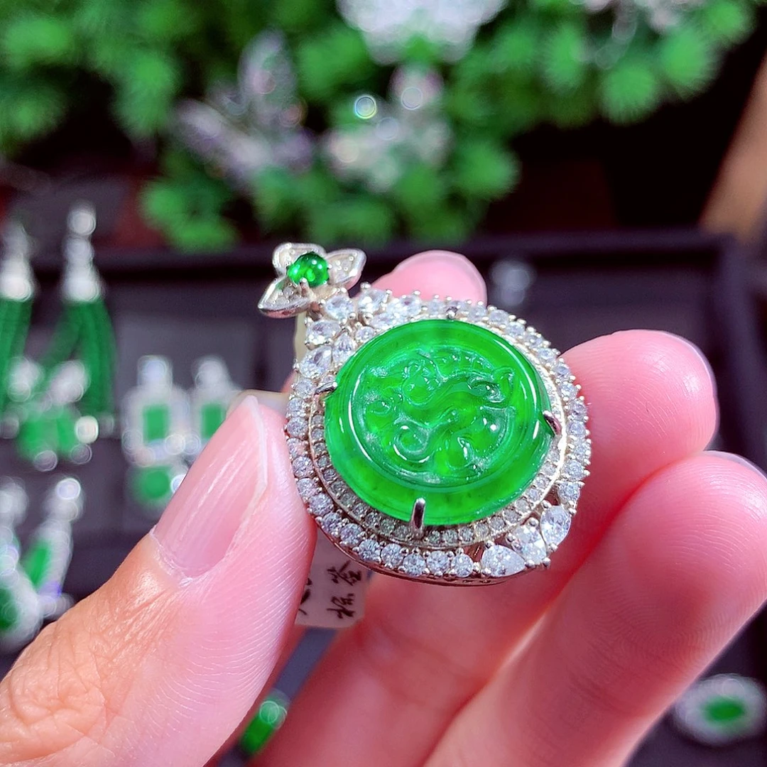 颈饰未镶嵌翡翠天然