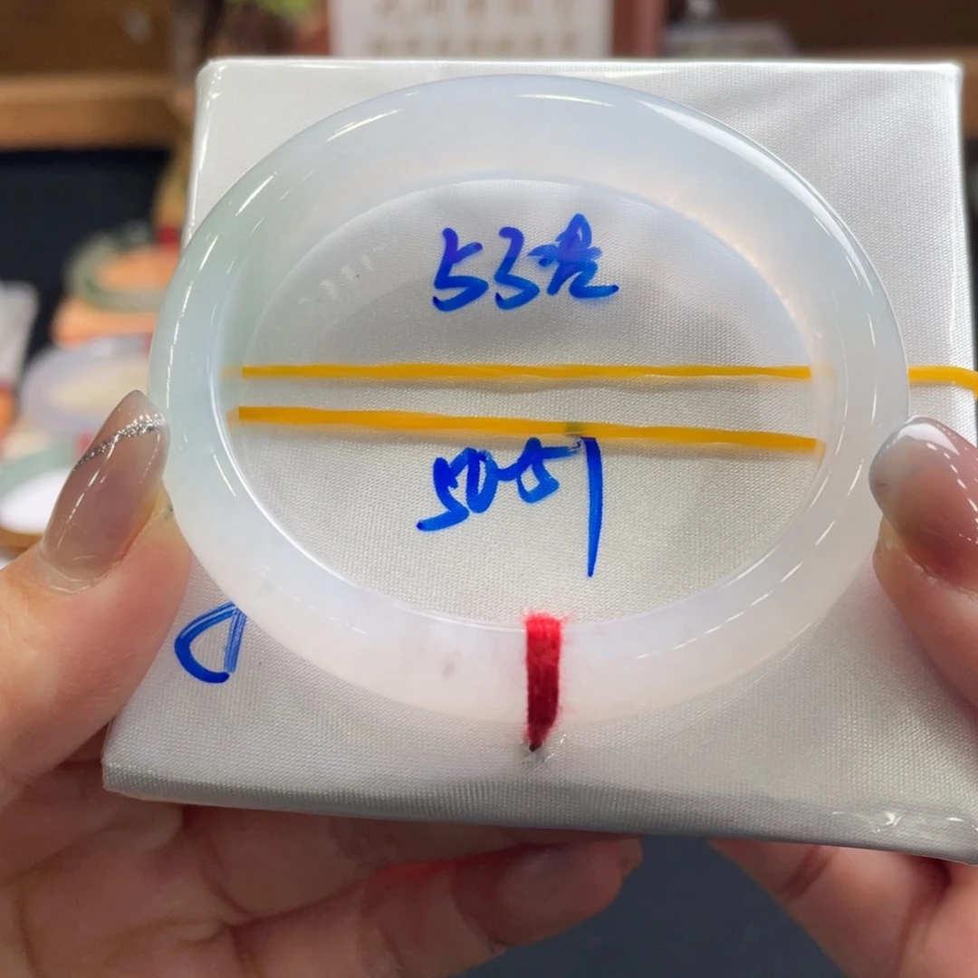 翡翠手镯未镶嵌53贵