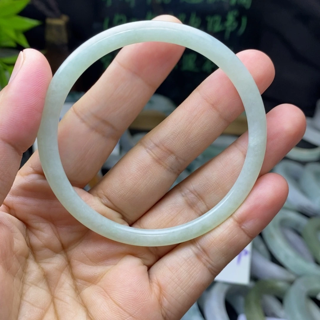 定制翡翠未镶嵌手镯