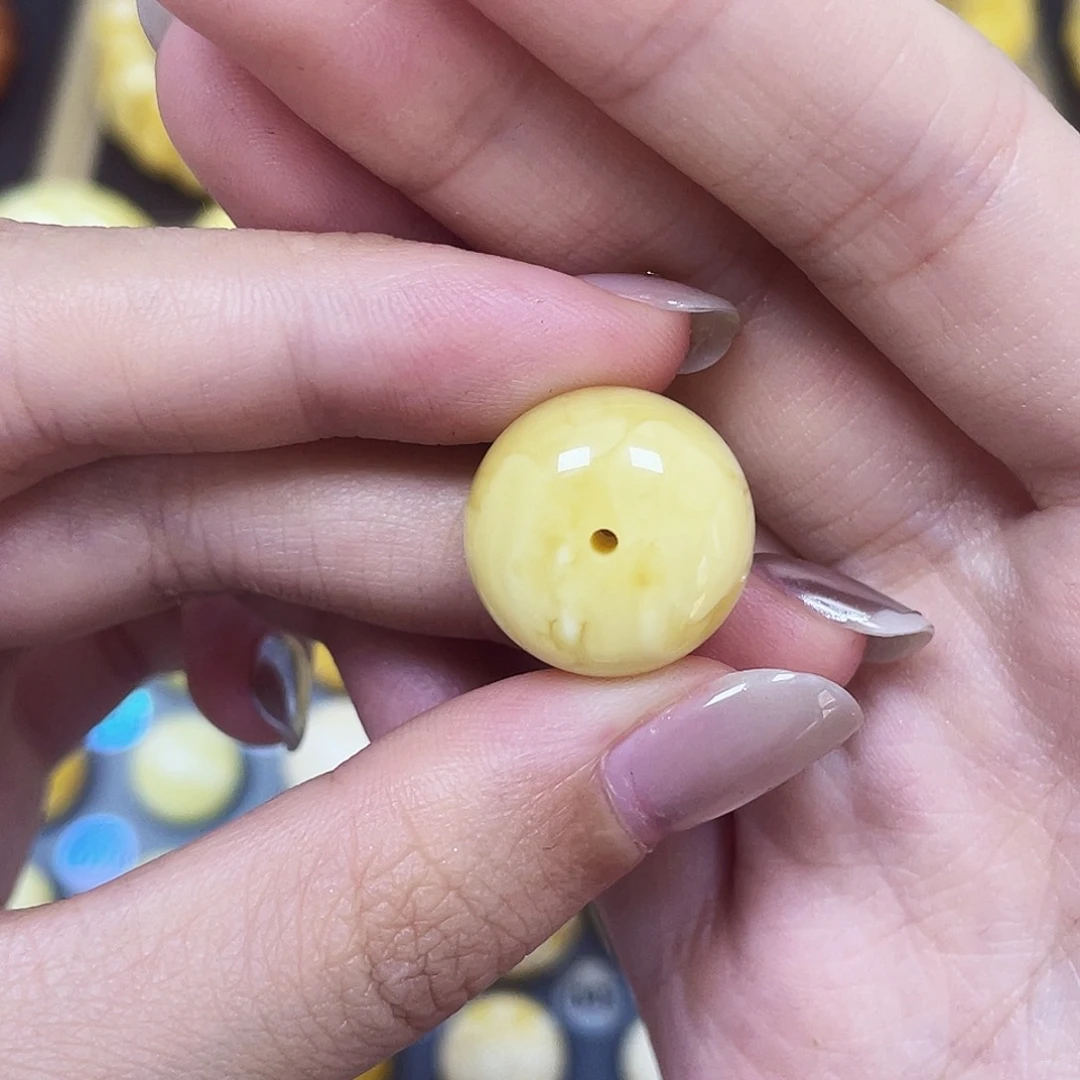 琥珀未镶嵌裸石17*12.3mm瑕