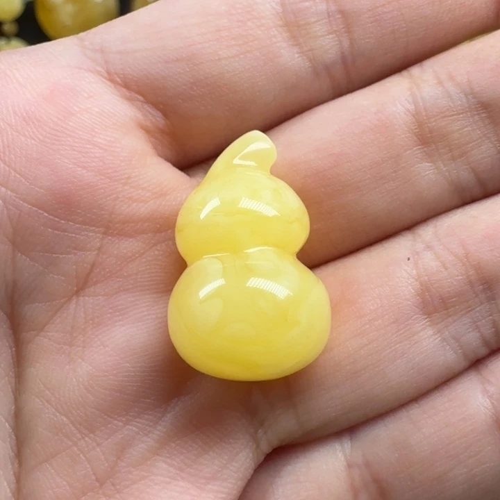 蜜蜡未镶嵌珠宝奇石