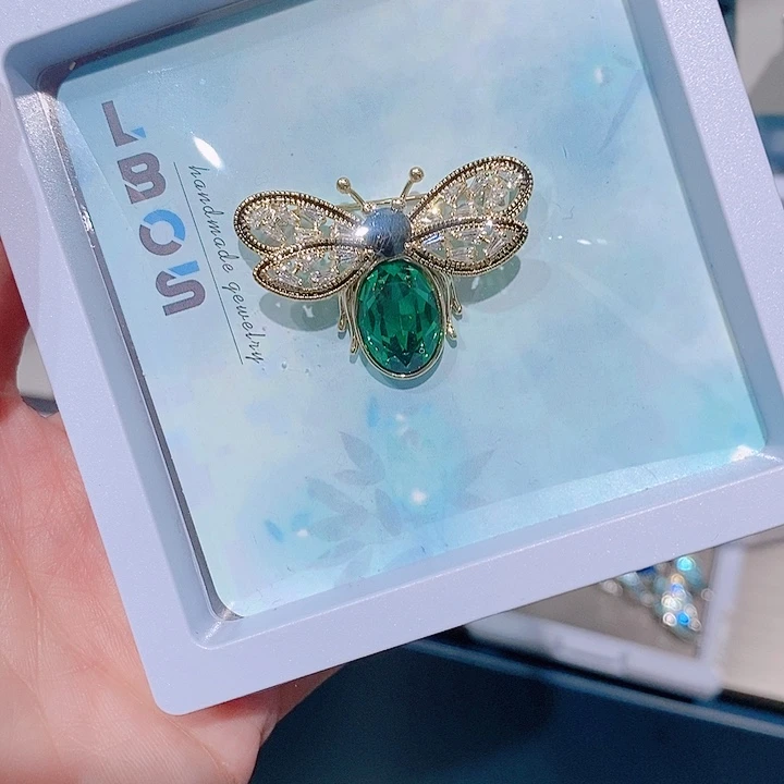 锆石铜合金绿色蜜蜂胸针