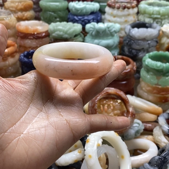 石英岩玉未镶嵌手镯圈口56.5