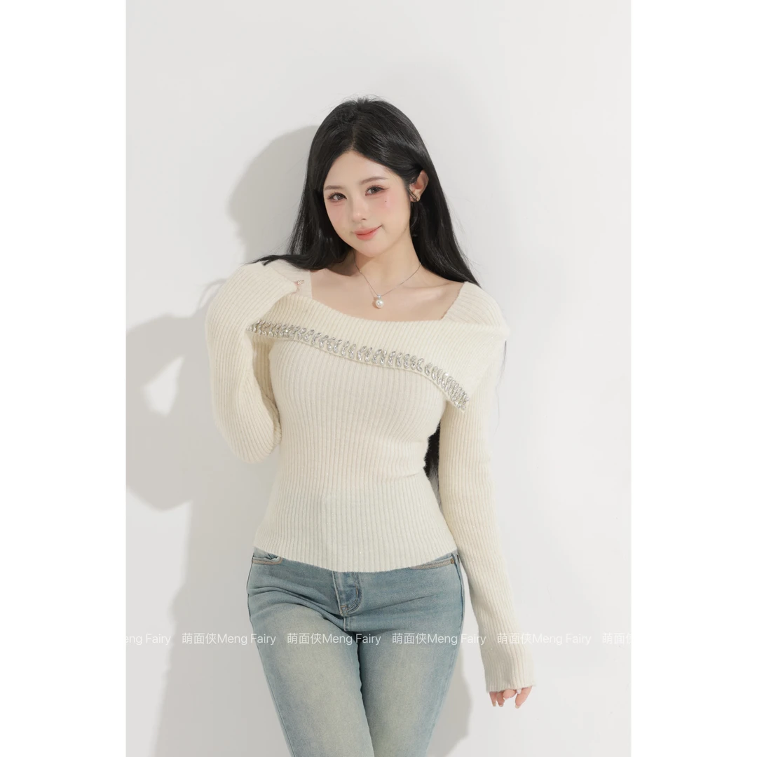 萌面侠【奶杏钻影】气质高级设计感一字肩显瘦镶钻毛织上衣5826M