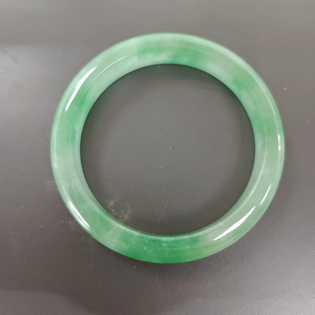 3039号精品绿色正圈手镯