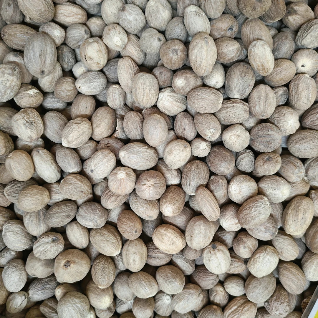 肉豆蔻颗粒饱满颜色漂亮